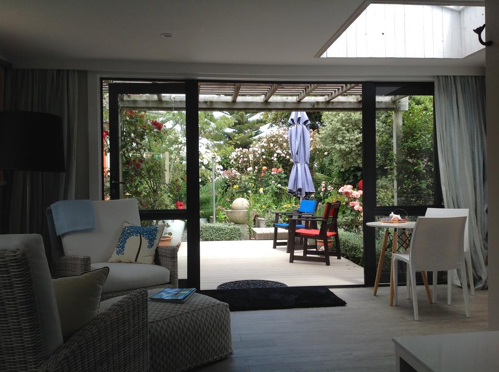 Top Floor Bed And Breakfast Парапарауму Екстериор снимка